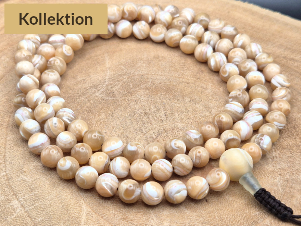 Handgefertigte Mala aus Perlmutt mit sanfter, marmorierter Struktur